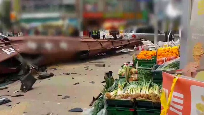 해안ㆍ남부 내일까지 <em class='find'>강풍</em> "안전사고 유의"