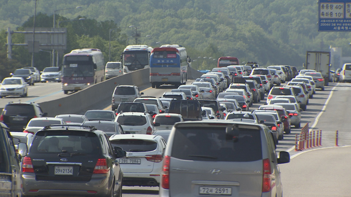 정오 하행선 정체 절정…서울→부산 6시간40<em class='find'>분</em>