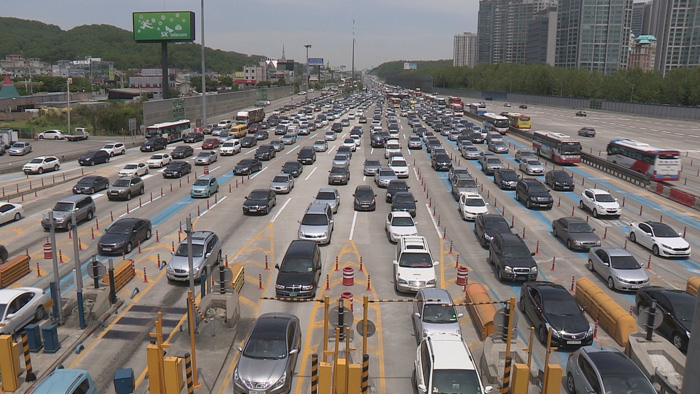 고속도로 하행선 정체 여전…서울→부산 5시간 30<em class='find'>분</em>