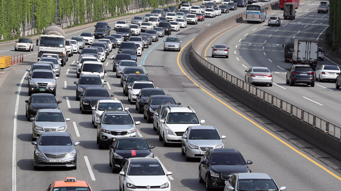 오후들어 정체 구간 늘어…빗길 감속운행
