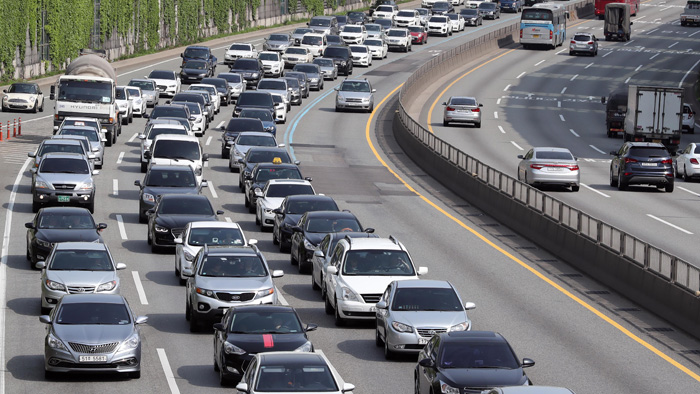 연휴 마지막날 고속도로 귀경길 정체 시작