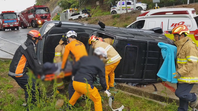 빗길에 미끄러진 <em class='find'>차량</em> 전도…일가족 5명 사상