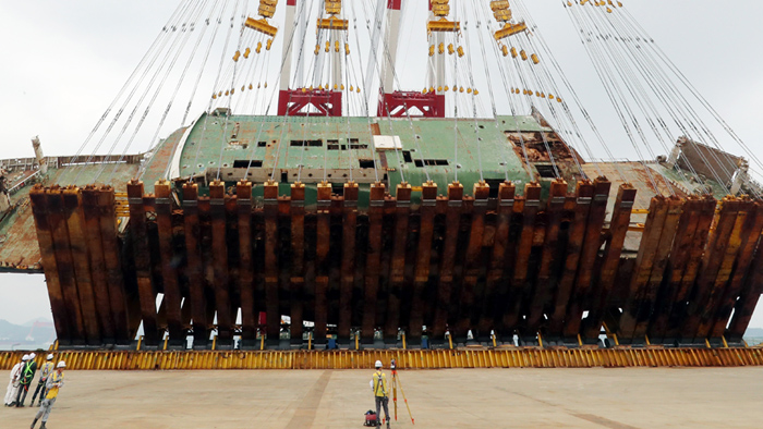 [<em class='find'>영상</em>구성] 세월호, 침몰부터 선체 직립까지