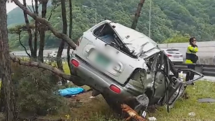 고속도로서 아찔한 '혼절'…<em class='find'>차량</em> 던져 운전자 구한 의인