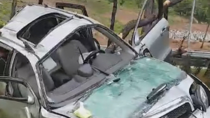 고속도로서 SUV <em class='find'>차량</em> 가드레일 충돌…2명 사망