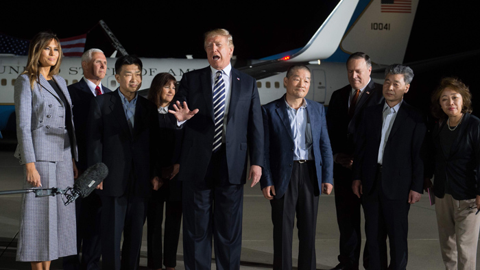 북한 억류 후 석방 미국인 3명 퇴원…가족과 재회