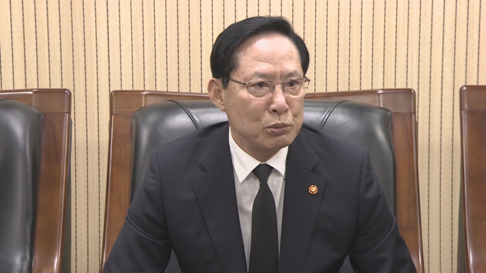 "5·18 명명백백 해결" 국방<em class='find'>장관</em>, 오월 단체 면담