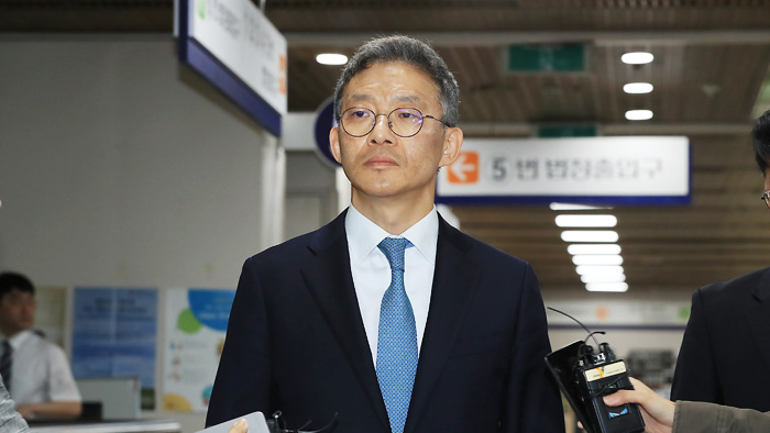 '인사보복' 안태근 첫 재판 출석…법정공방 시작