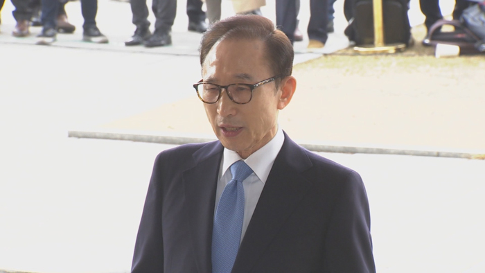 '뇌물ㆍ다스 횡령' 이명박 23일 첫 법정출석…입장 발표도 준비