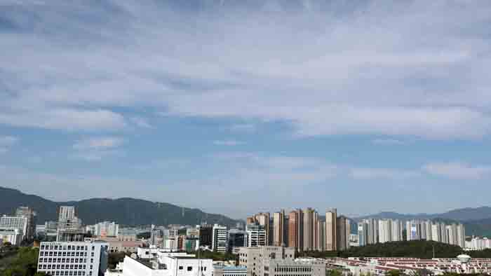 공기질 깨끗하고 날씨도 따뜻…해안가 <em class='find'>강풍</em> 주의