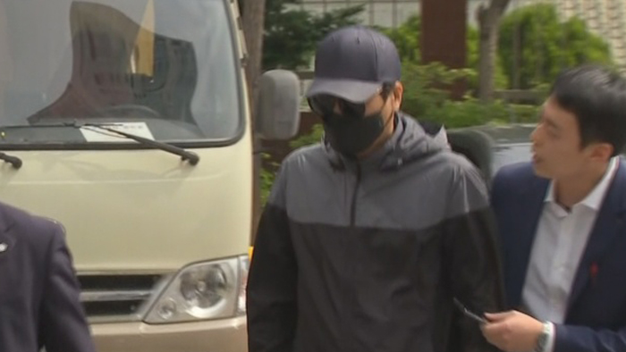 '유튜버 <em class='find'>성추행</em> 의혹' 스튜디오실장 등 경찰 출석