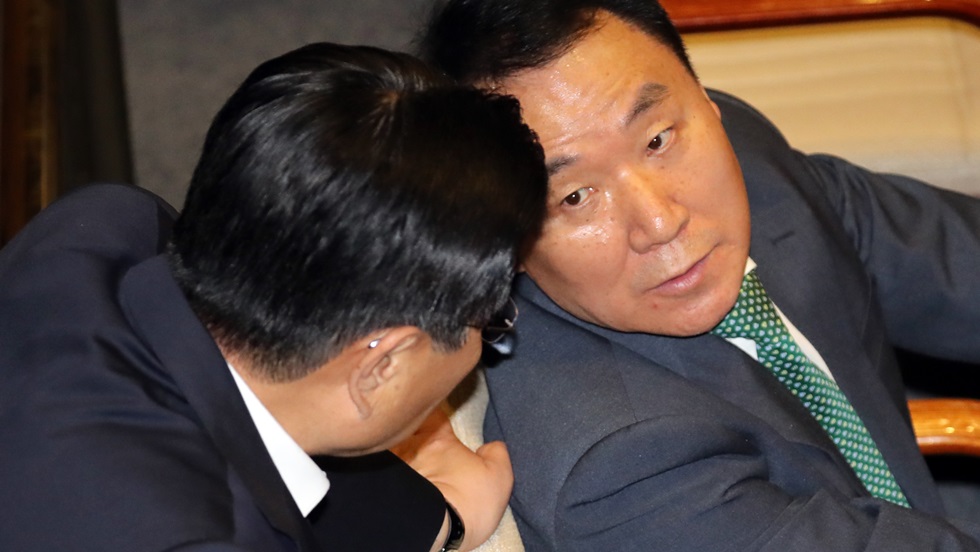 국회 '방탄막'<em class='find'>에</em> 수사 제동…홍문종ㆍ염동열 수사향방은