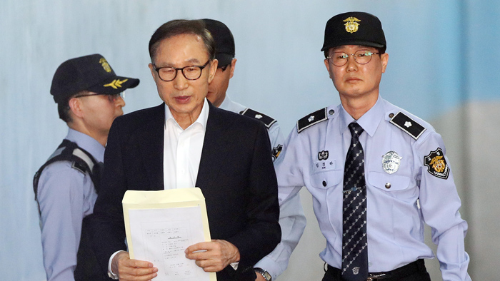 이명박 전 대통령 법정출석…곧 입장 발표