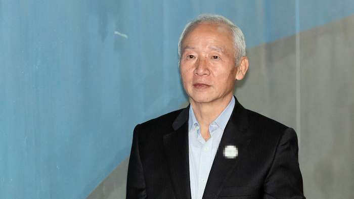 '댓글수사ㆍ재판 방해' 남재준 <em class='find'>전</em> 국정원장 1심서 징역 3년 6개월