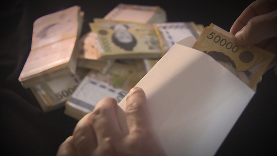 '간 큰' 주부…상품권 투자 미끼로 239억원 사기