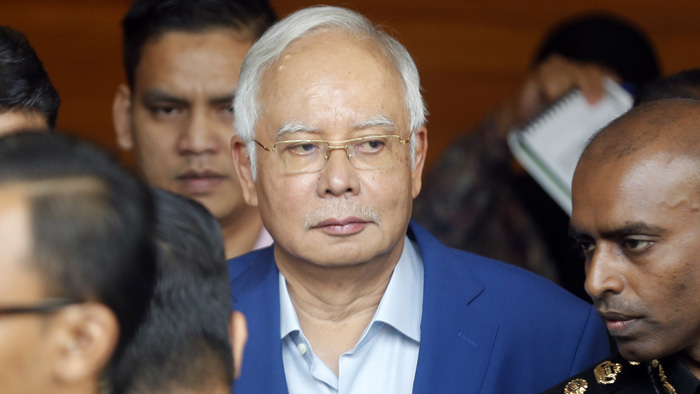 '비리의혹' 말레이 前총리 압수품 세보니…900억 육박