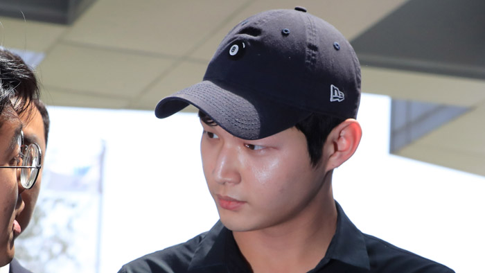 '<em class='find'>성추행</em>ㆍ특수협박' 혐의 배우 이서원 검찰 출석