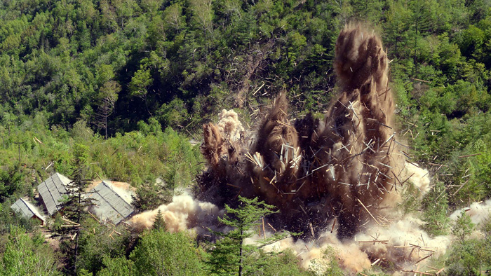 발파하자 와르르…북 핵실험장 폭파 <em class='find'>영상</em> 공개