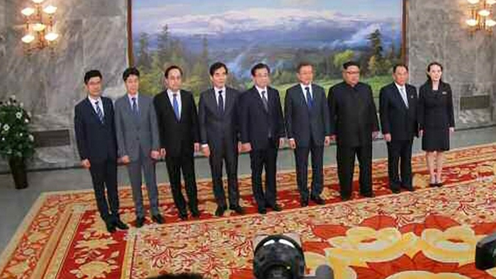 회담장에 '핵심 정보라인' 서훈ㆍ김영철만 배석