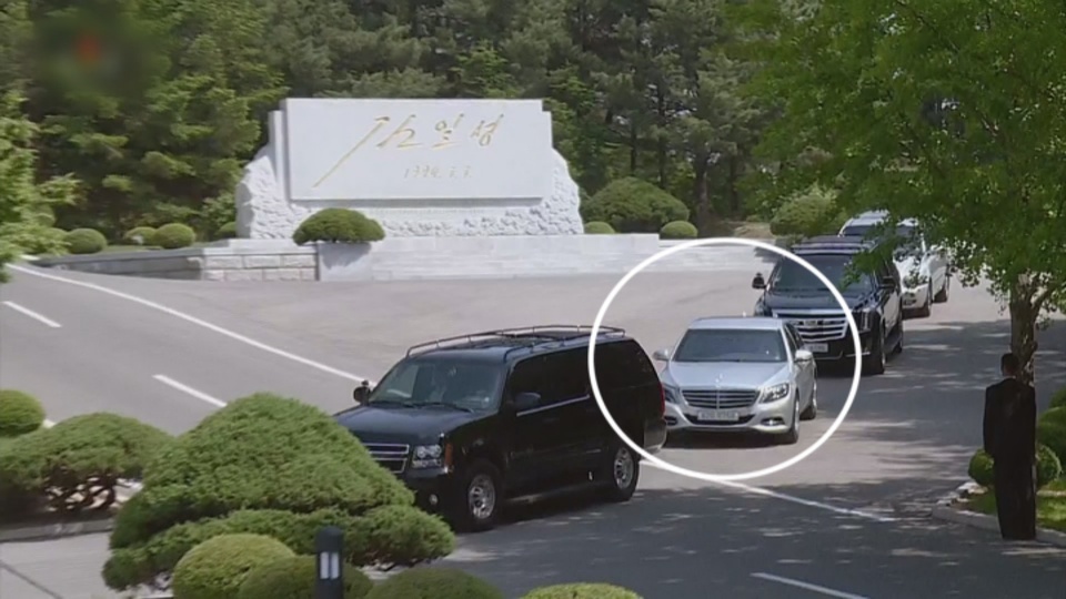 은색 <em class='find'>차량</em> 이용한 문 대통령…극도 보안 속 경호도 최소화