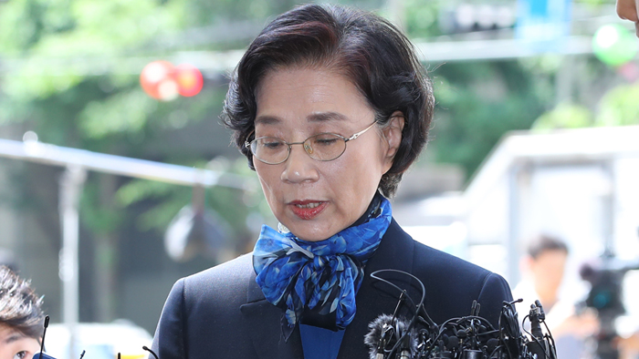 '폭행ㆍ폭언 의혹' 이명희 경찰 출석…"피해자들께 진심 죄송"