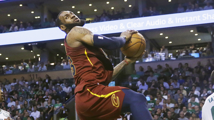 [해외스포츠] '르브론 <em class='find'>35</em>점' 클리블랜드, 보스턴 잡고 4년 연속 파이널 外