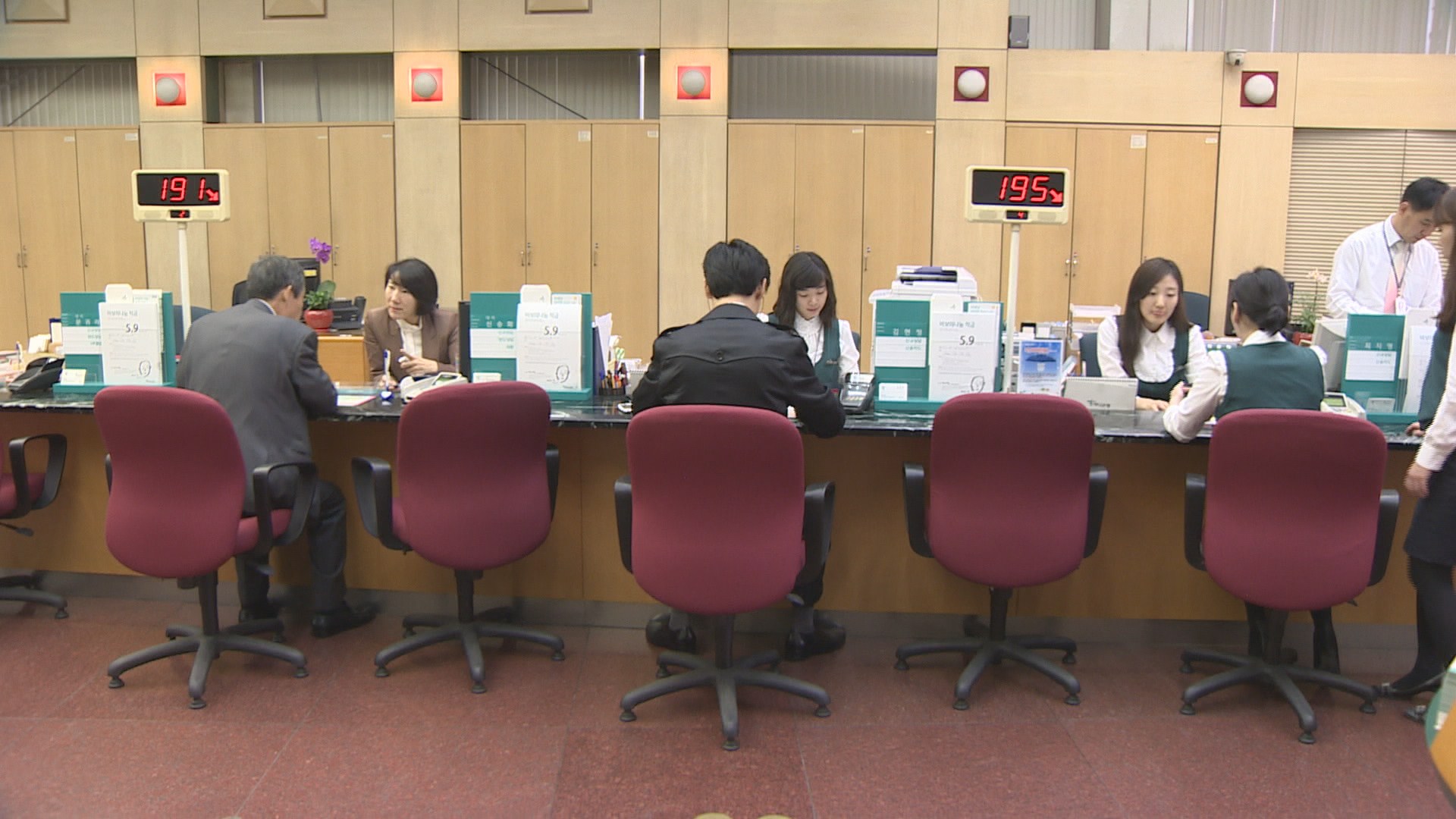 예금ㆍ대출금리 동반 하락…예대금리차는 '고공 행진'