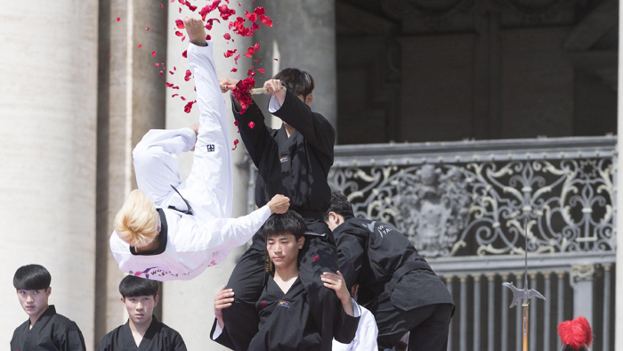 "교황도 박수" 한국 태권도, 바티칸에서 평화 전해