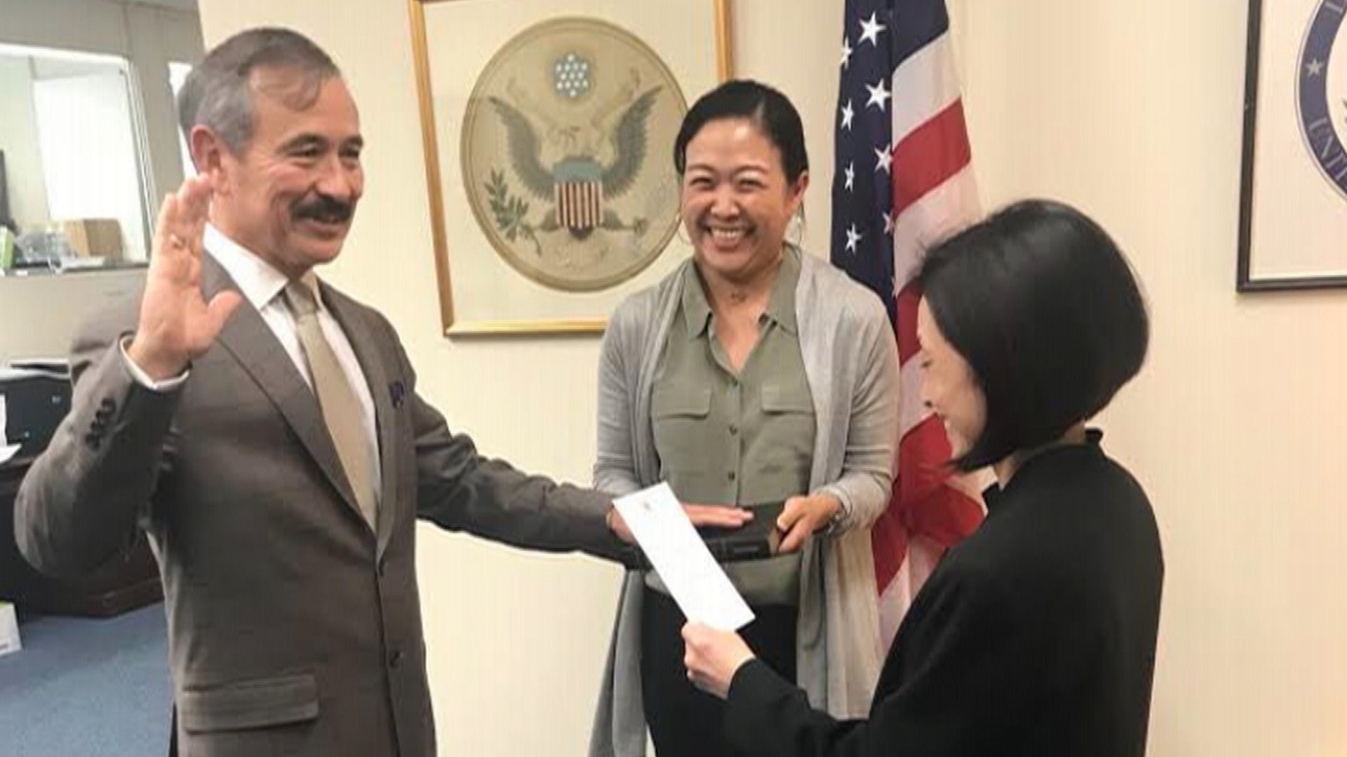 해리스 주한美대사, 국무부서 취임선서…폼페이오 "할일 많다"