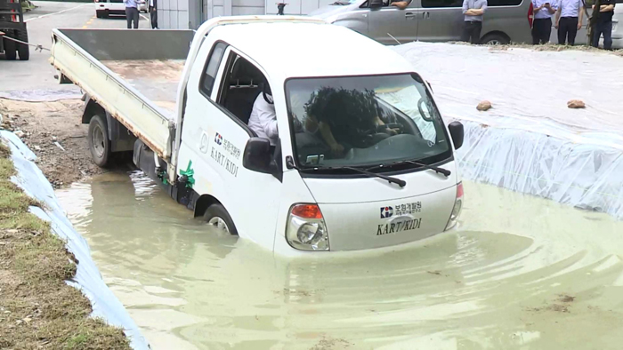 무릎까지 물이 차도 엔진정지…<em class='find'>차량</em>침수 주의보