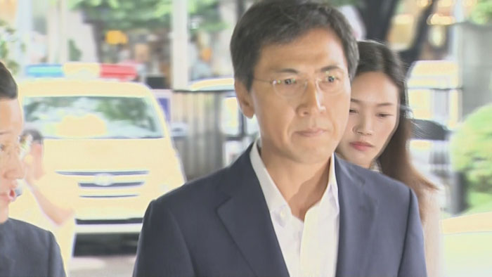 [현장연결] '성폭행 혐의' 안희정 <em class='find'>전</em> 지사 첫 재판 출석