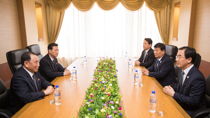 조명균-김영철 평양서 환담…"김 위원장 못 올듯"