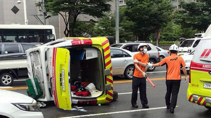 환자 이송 중 신호위반 사고 구급차 운전자 결국 입건