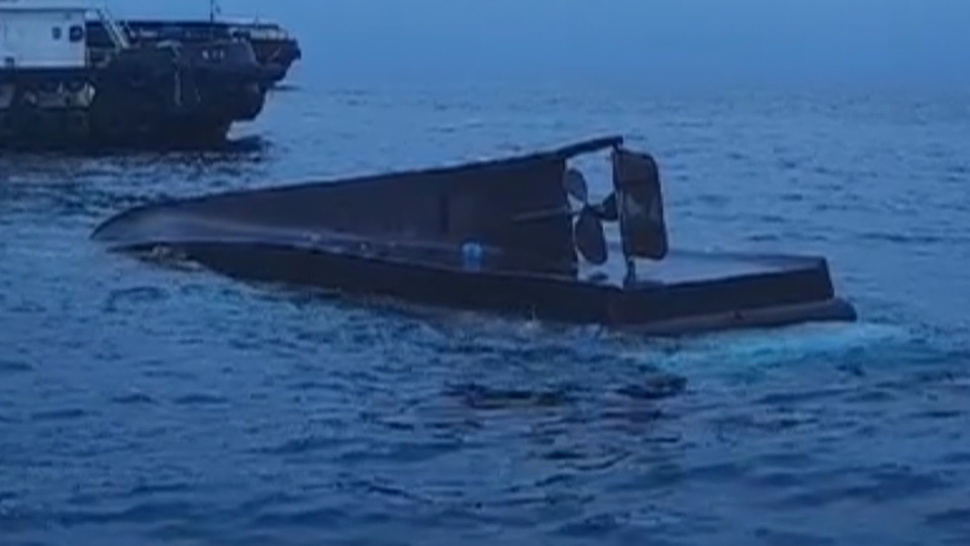 군산 해상에서 어선 전복…선원 4명 구조ㆍ1명 실종