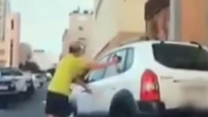 호기심에 운전대 잡은 초등생…1명 부상ㆍ<em class='find'>차량</em> 5대 파손