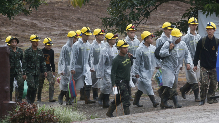 로이터 "태국 동굴소년 9번째 생환자 나와"…"전원 구조할 것"