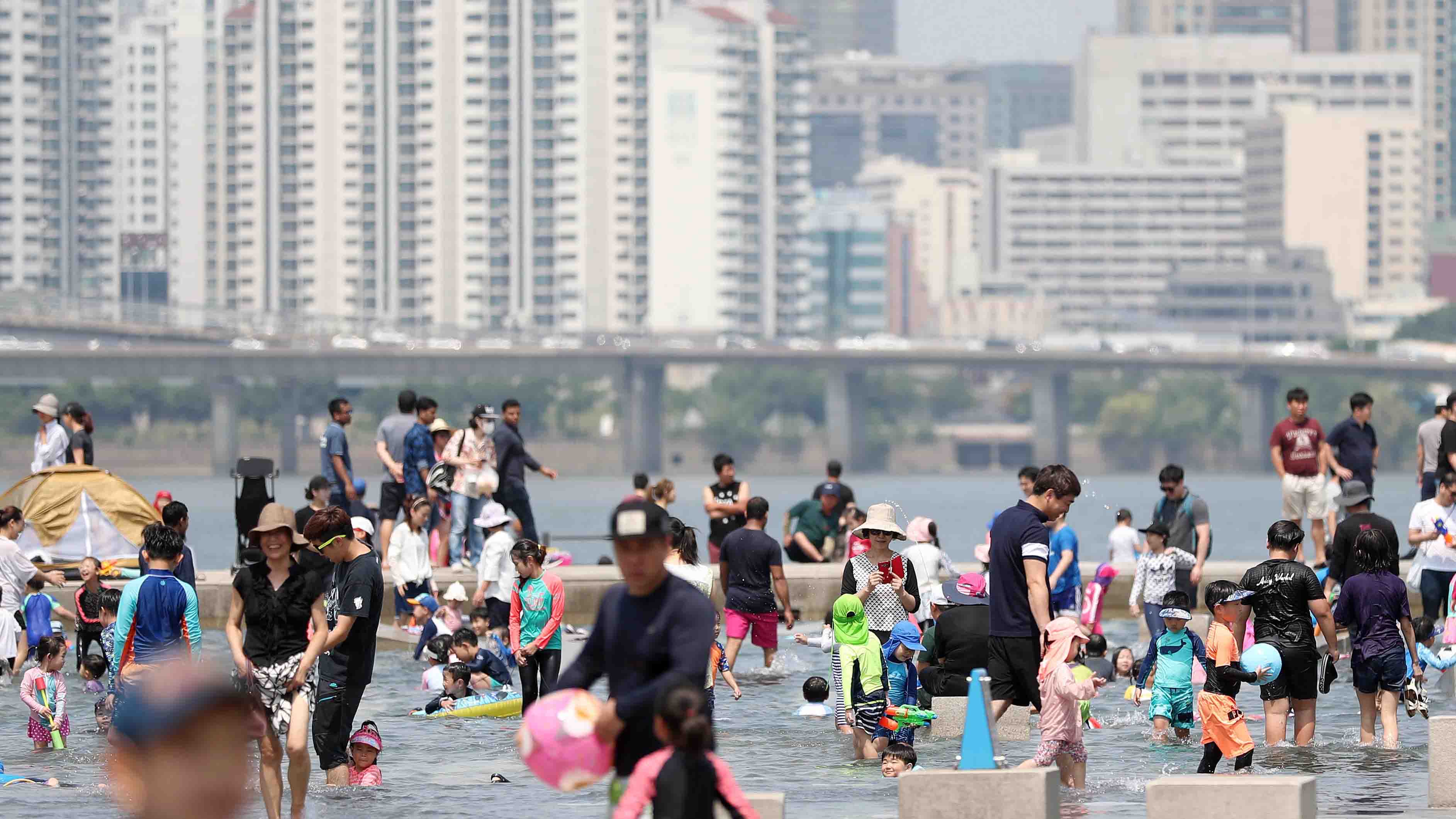 장맛비 그치고 찜통…충청 이남 폭염주의보