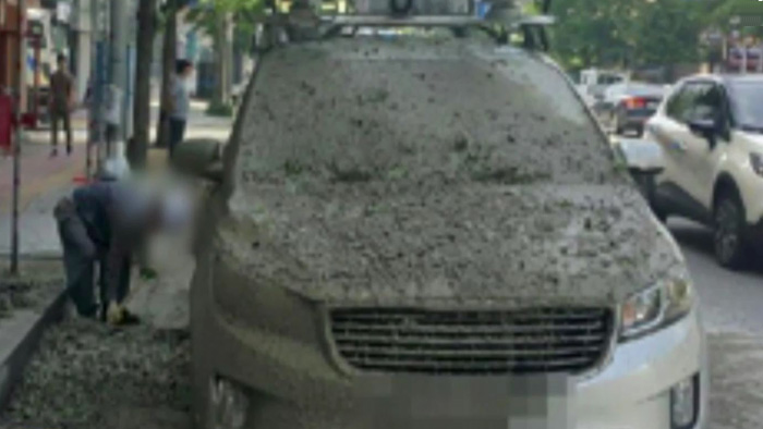 부산 공사장서 떨어진 시멘트에 주차 단속<em class='find'>차량</em> 날벼락