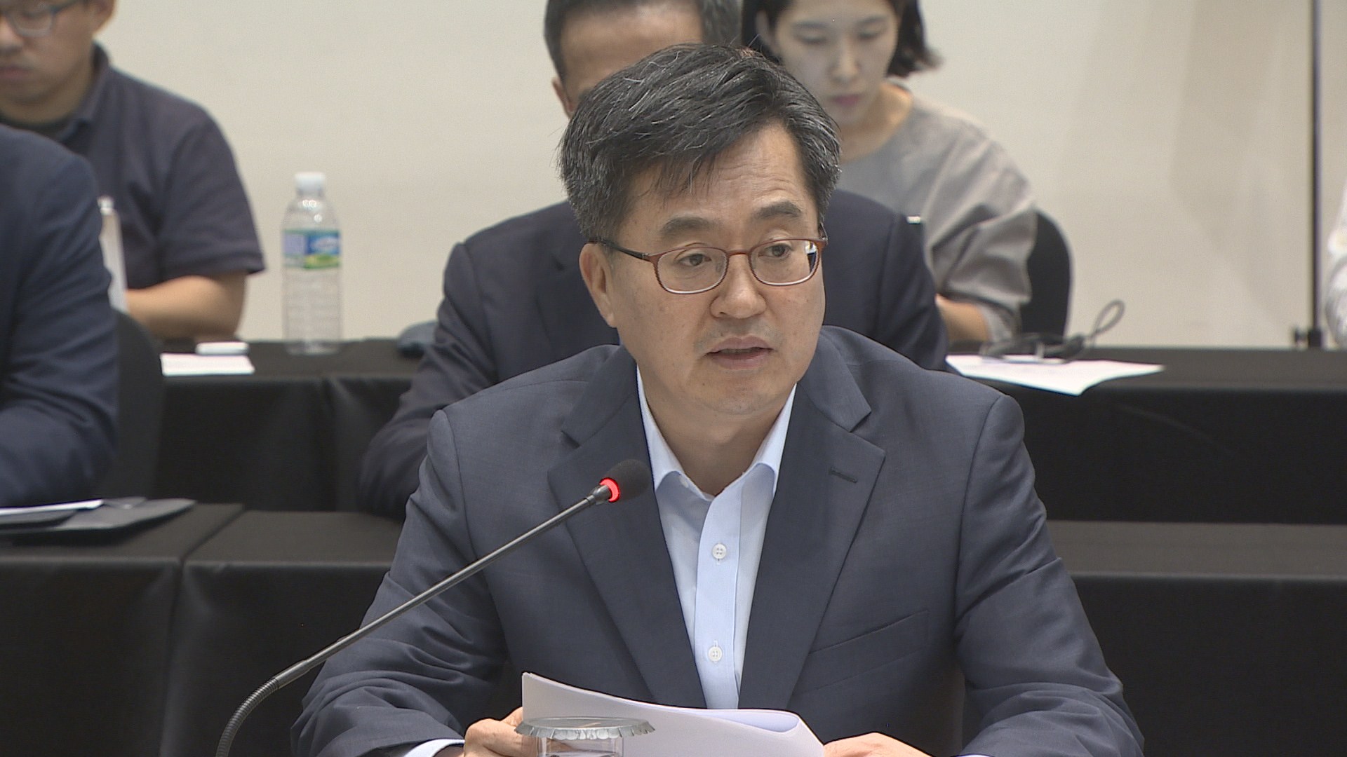 내일 긴급 경제현안간담회…일자리쇼크ㆍ미중 무역<em class='find'>전쟁</em> 대응