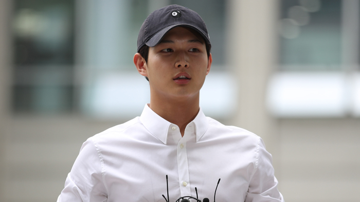 '<em class='find'>추행</em>ㆍ협박' 배우 이서원 첫 재판서 혐의 인정