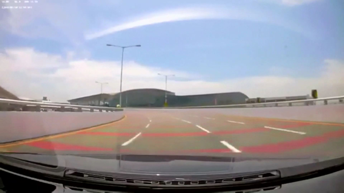 [<em class='find'>영상</em>구성] 김해공항 BMW '광란의 질주' 사고