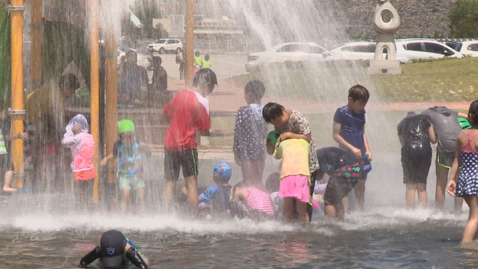 맹위 떨치는 폭염…주말 더 푹푹 찐다