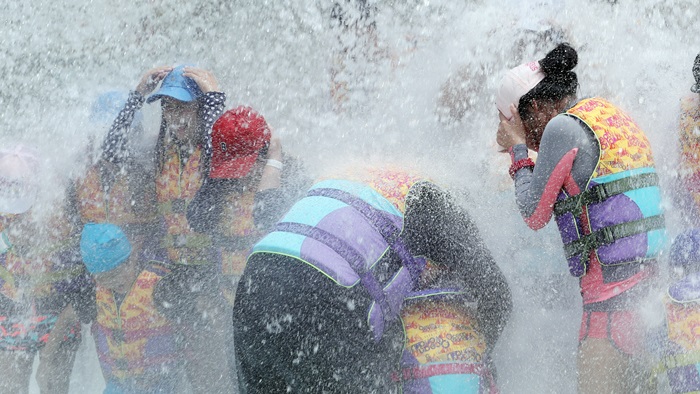 폭염특보 또 확대ㆍ강화…전국 펄펄 끓는 더위