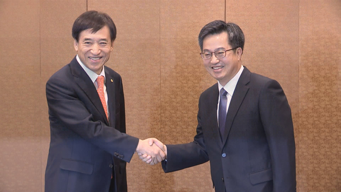 김동연ㆍ이주열 전격회동…무역분쟁ㆍ최저임금 논의