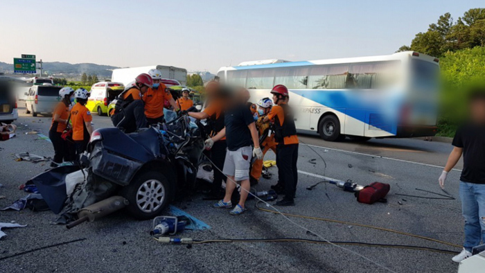 경부고속도로서 <em class='find'>차량</em> 6대 잇따라 추돌…7명 부상