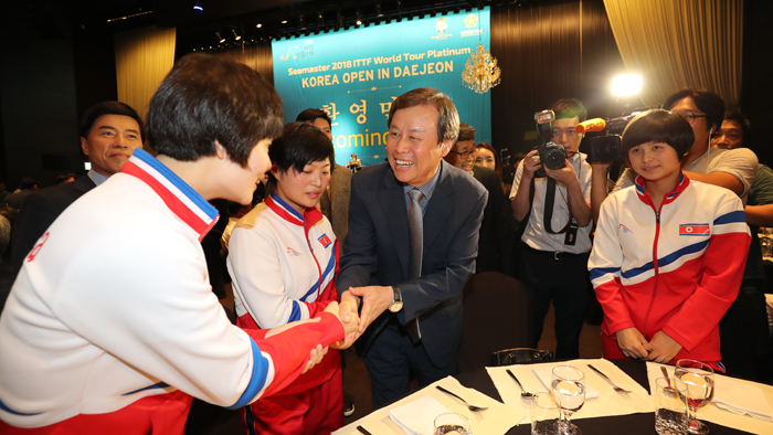 도종환 <em class='find'>장관</em> "'북한 참가' 코리아오픈, 세계평화 정착 기여하길"