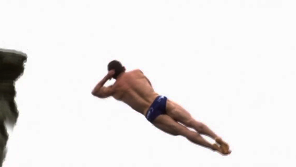 시원한 바다에 '풍덩'…세계 서핑ㆍ절벽 다이빙 대회