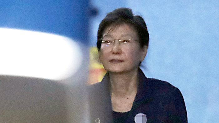 박근혜 '국정원 특활비 상납' 오후 2시 선고…TV 생중계