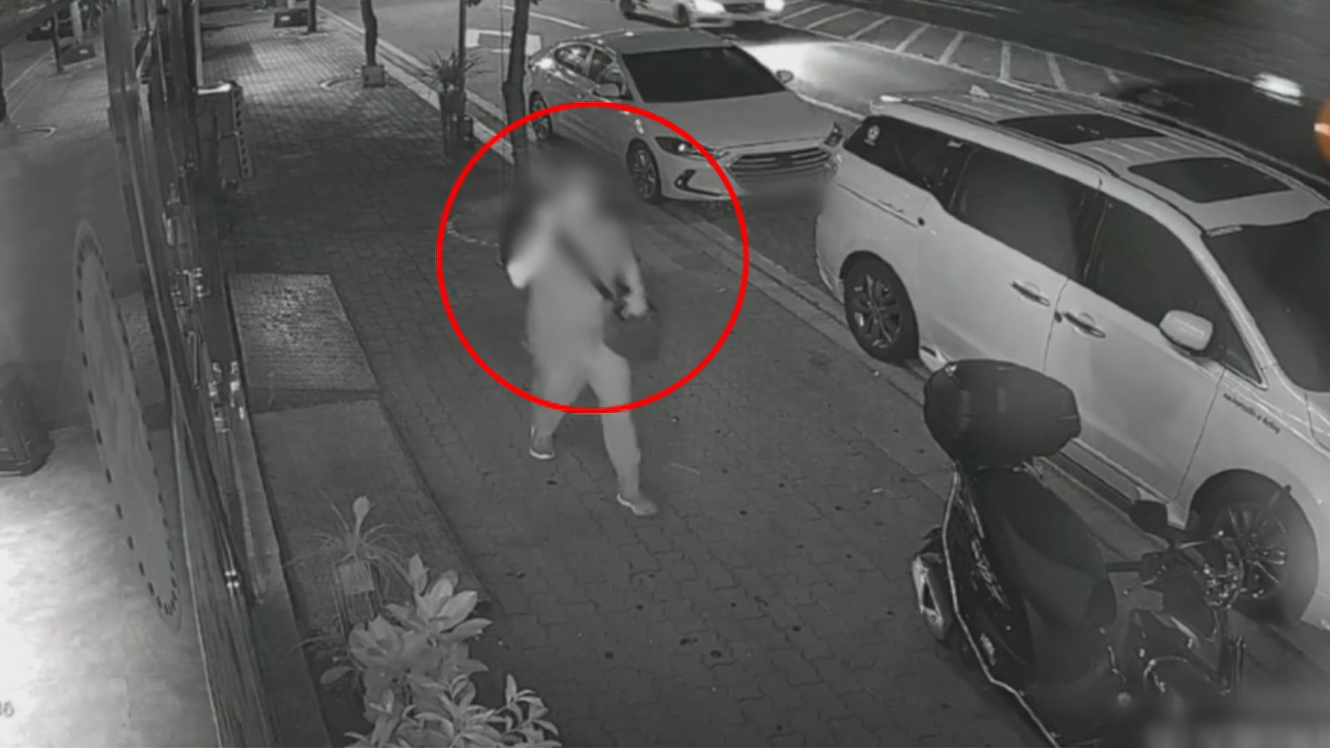 새마을금고 <em class='find'>강도</em> 범행준비 모습 CCTV에 찍혀