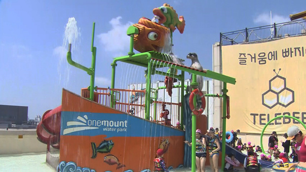펄펄 끓는 도심…워터파크서 더위 날려요